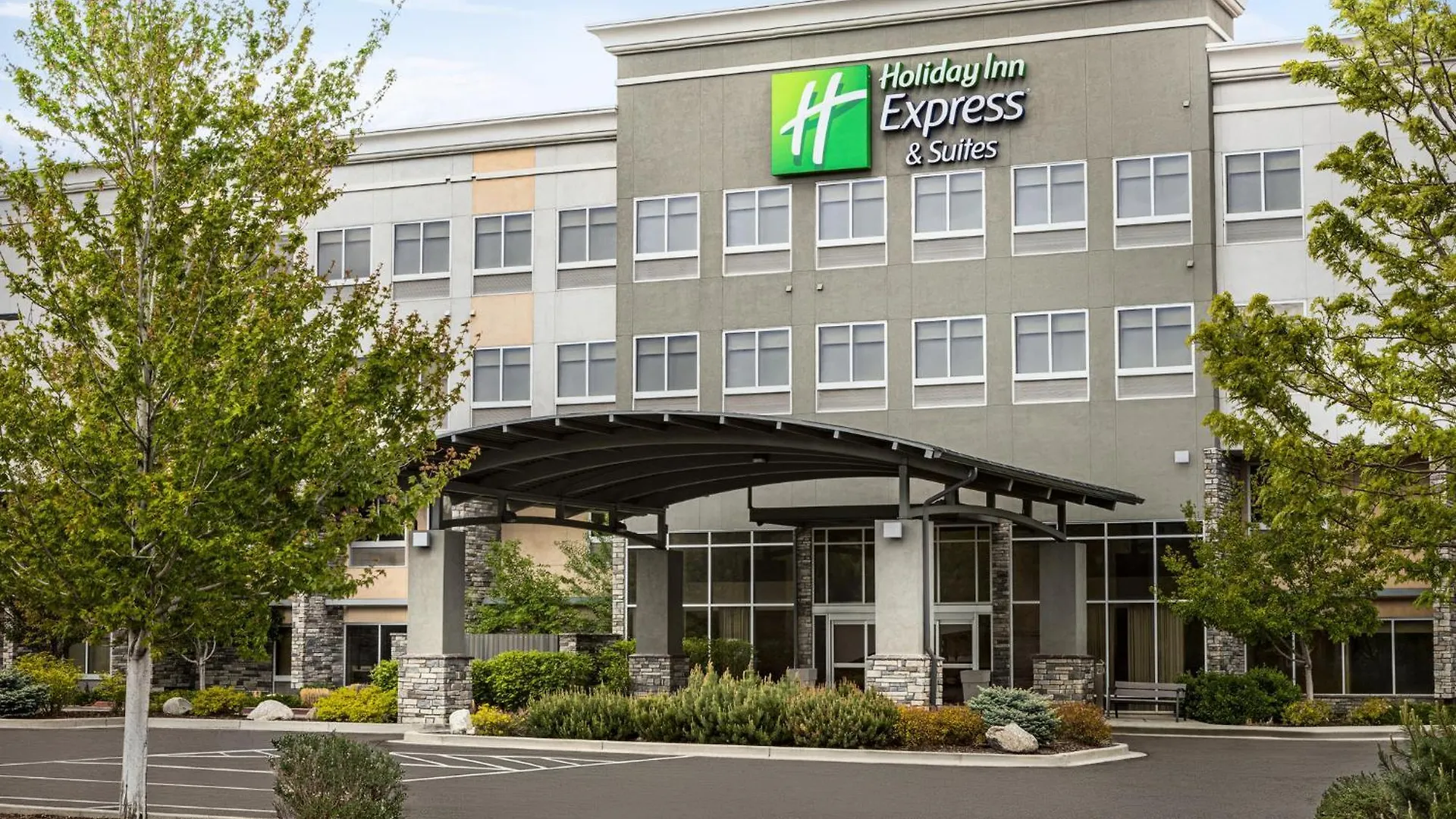 5 Highest-Rated Hotels for Staff Quality in the United States